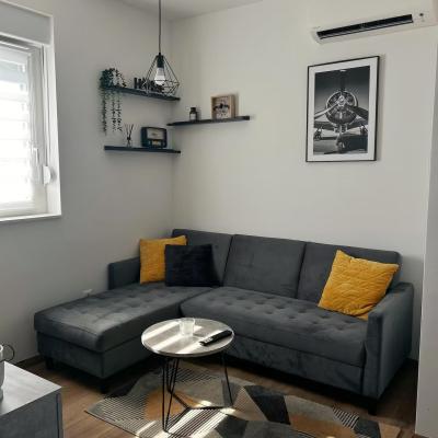 City Escape Stylish Cozy Apt 13