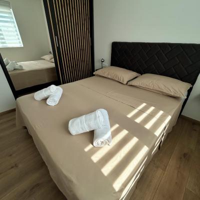 City Escape Stylish Cozy Apt 3