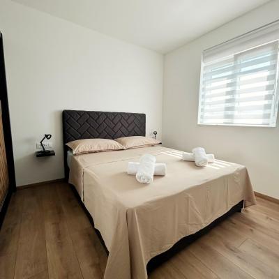 City Escape Stylish Cozy Apt 4