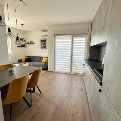 City Escape Stylish Cozy Apt 6